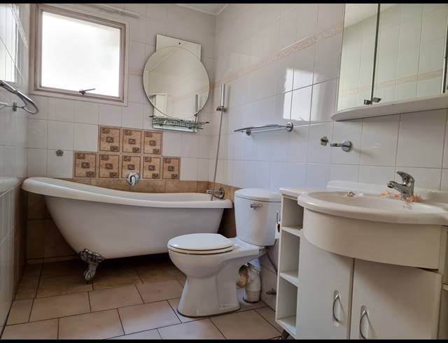 2 BEDROOM TOWNHOUSE RENTED IN GLENANDA